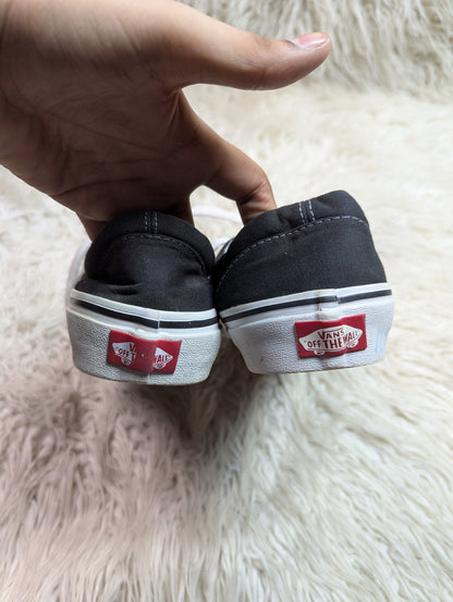 Vans Authentic | Black & White | Lo Top