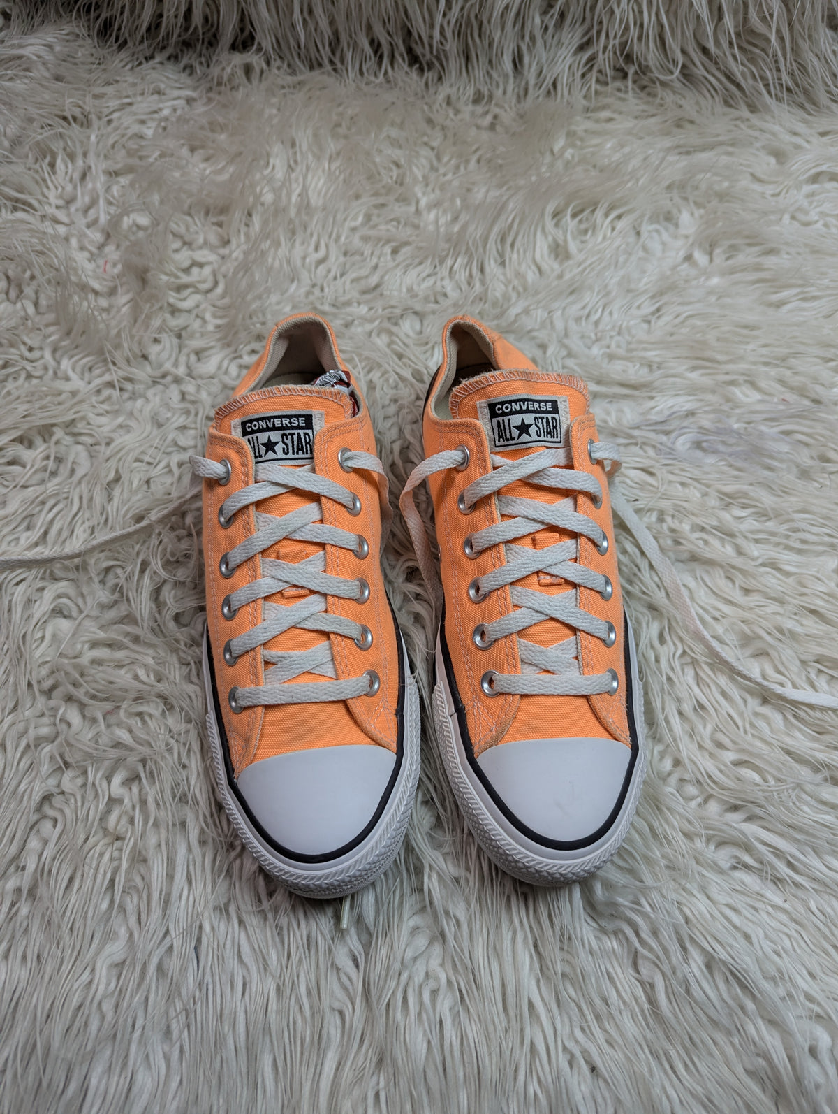 Chuck Taylor | Peach & White | Lo top | Converse