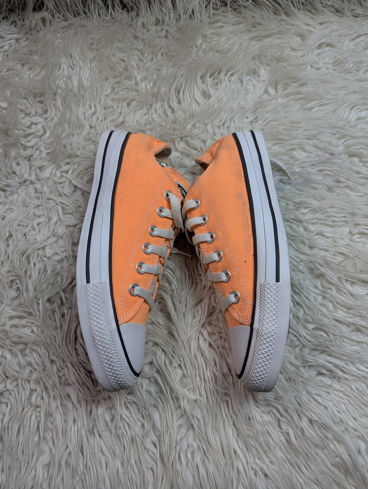 Chuck Taylor | Peach & White | Lo top | Converse