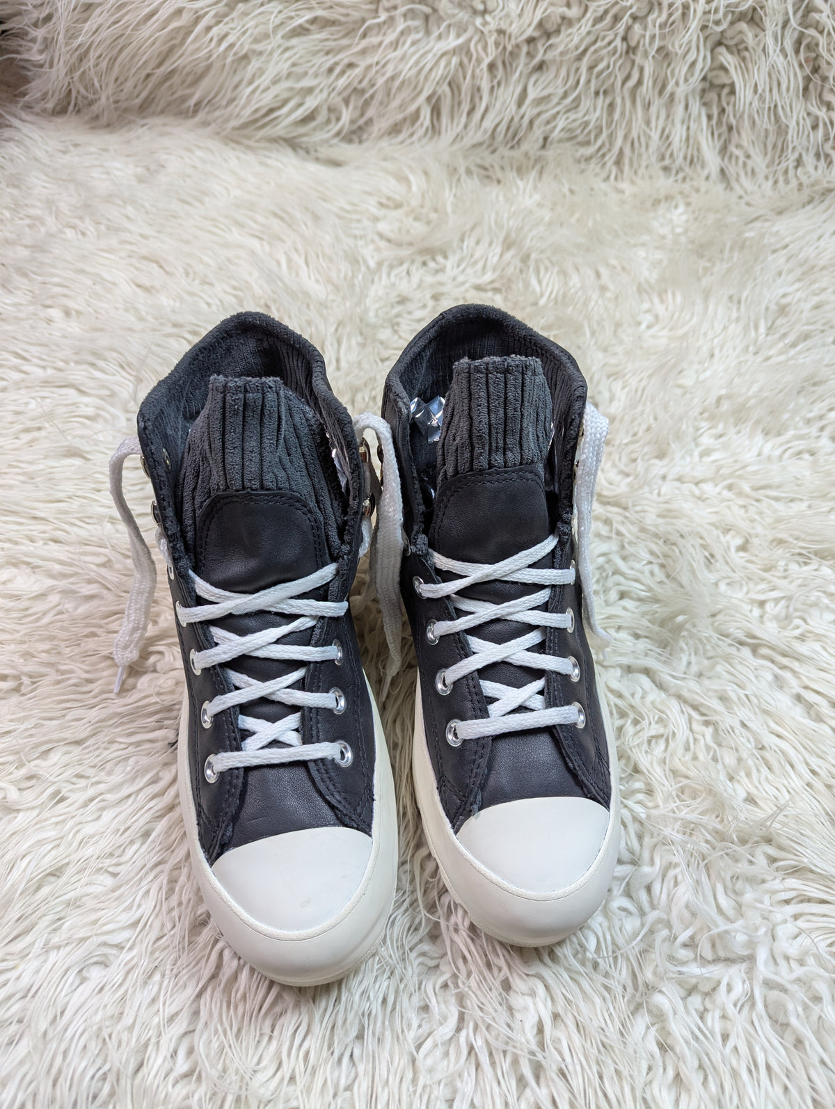 Chuck Taylor

| Black & White | High Heels | Converse