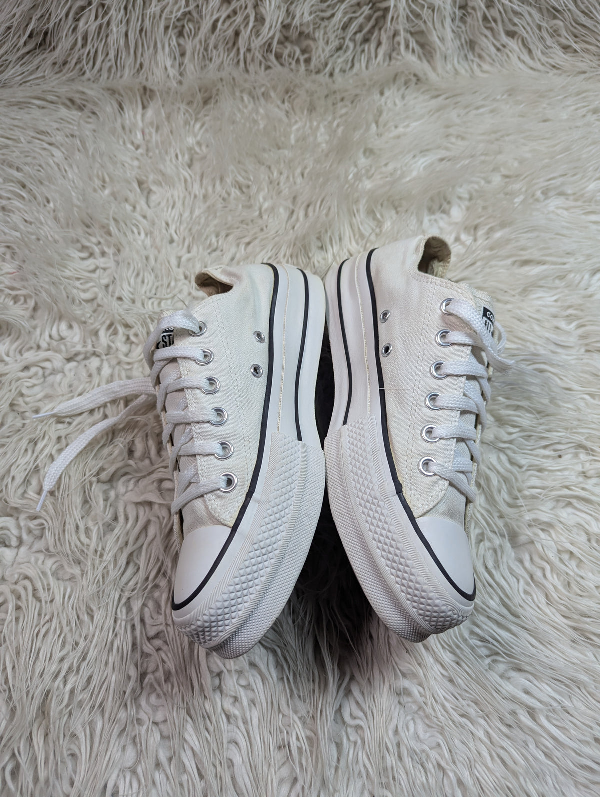 Chuck Taylor | White | Low top| Converse | Platforms
