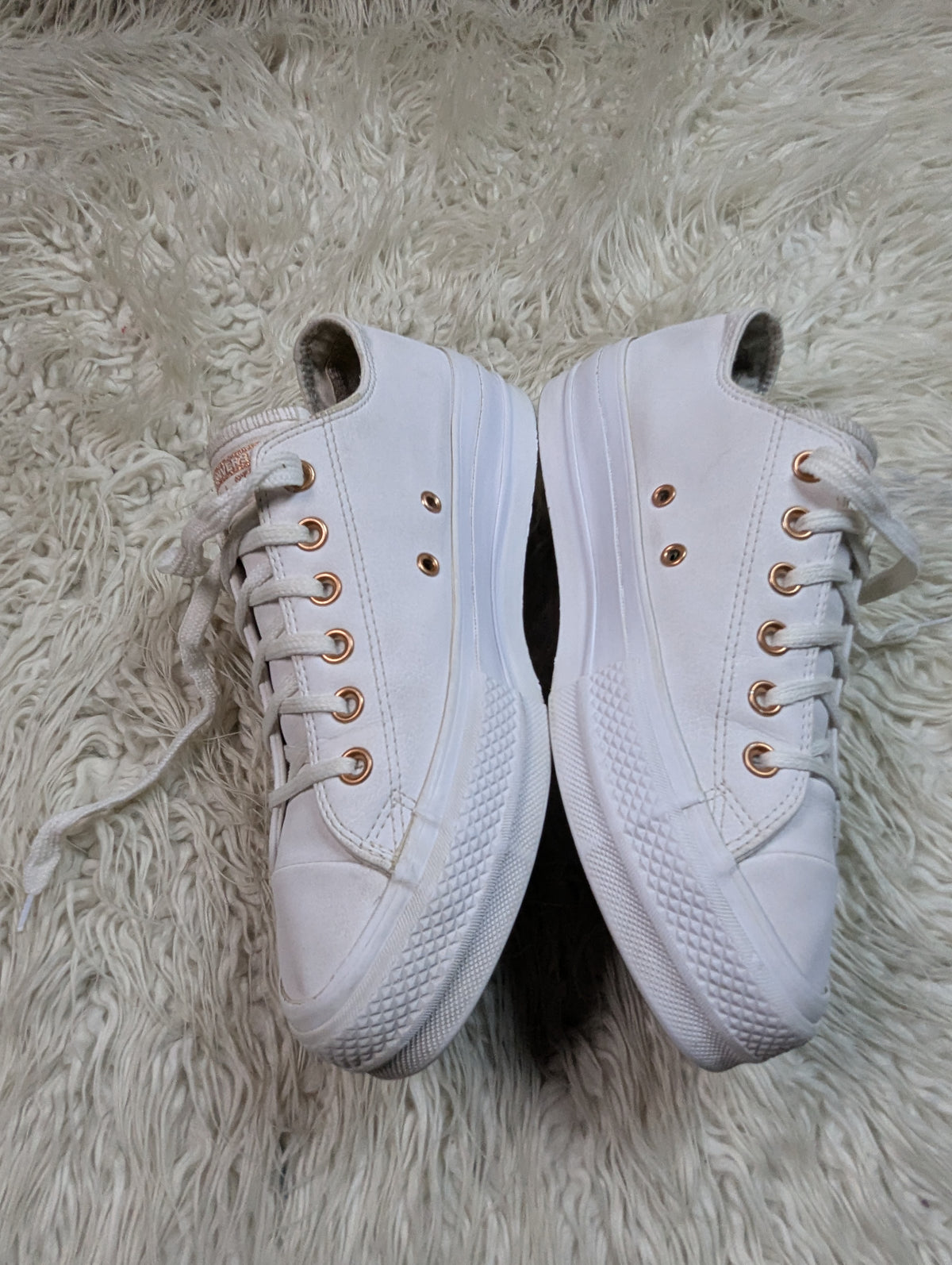Chuck Taylor | White | Low top| Leather | Converse | Platforms