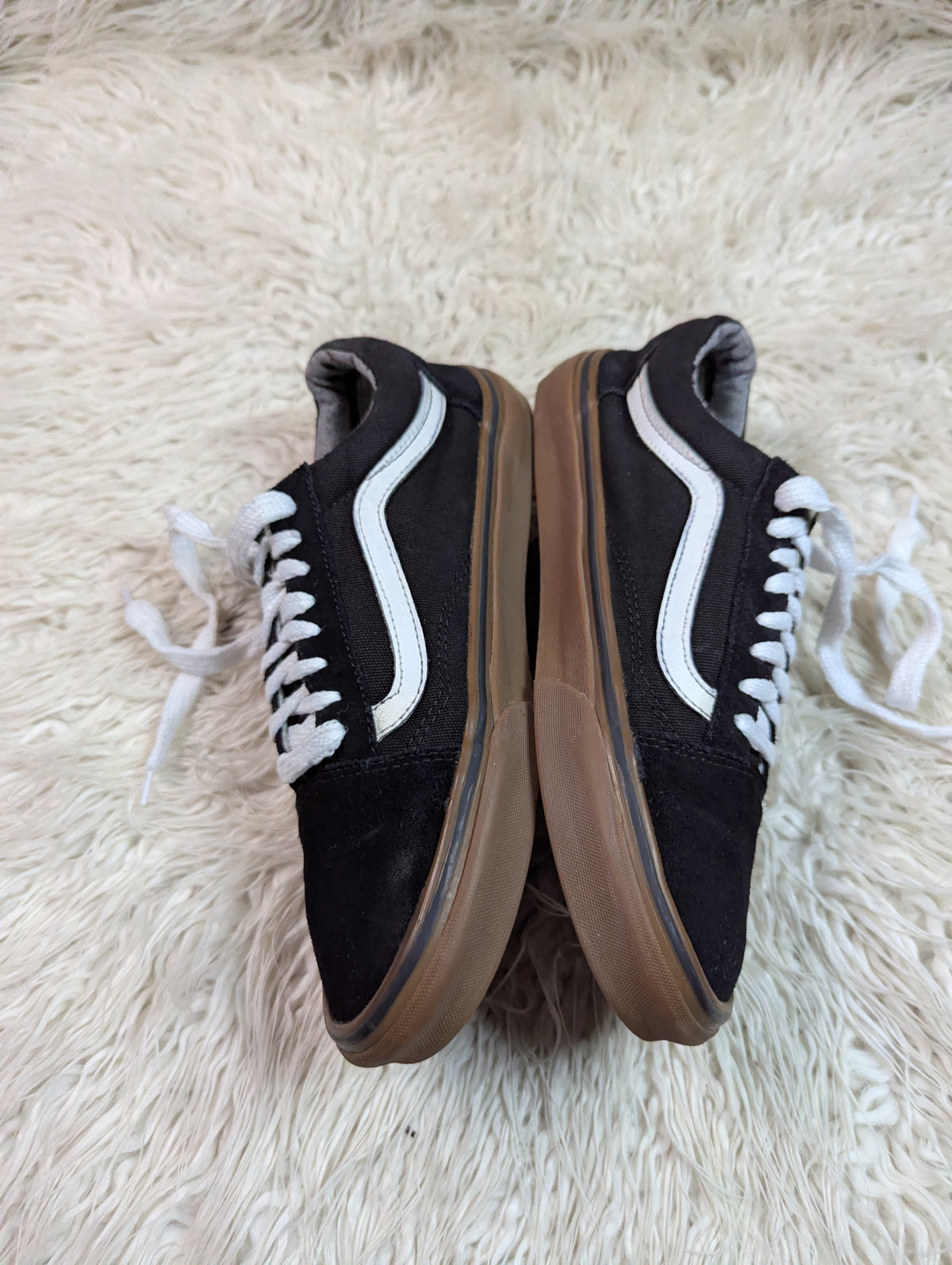 Vans | Black | Gum Sole | Lo Top | Old Skool