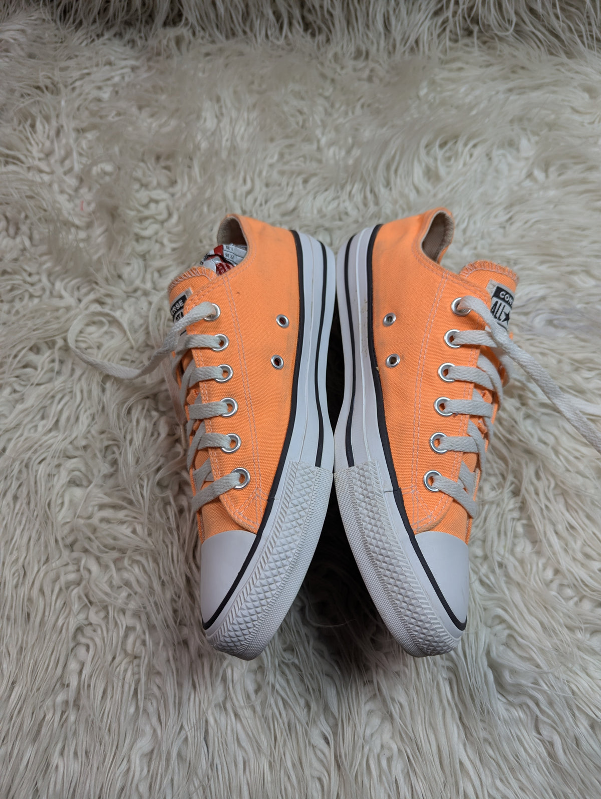 Chuck Taylor | Peach & White | Lo top | Converse