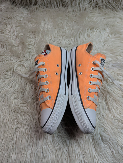 Chuck Taylor | Peach & White | Lo top | Converse