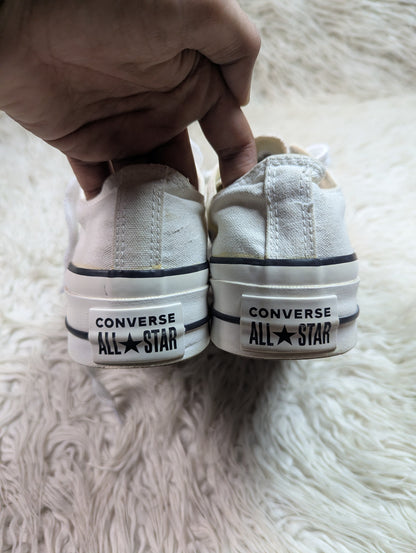 Chuck Taylor | White | Low top| Converse | Platforms