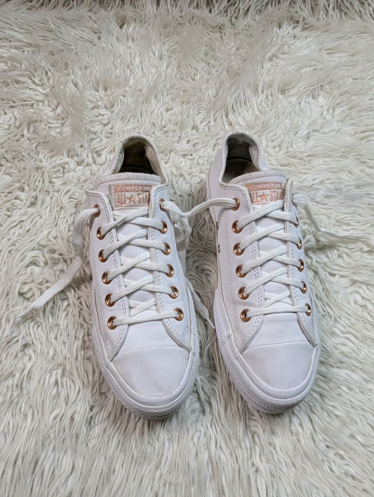 Chuck Taylor | White | Low top| Leather | Converse | Platforms