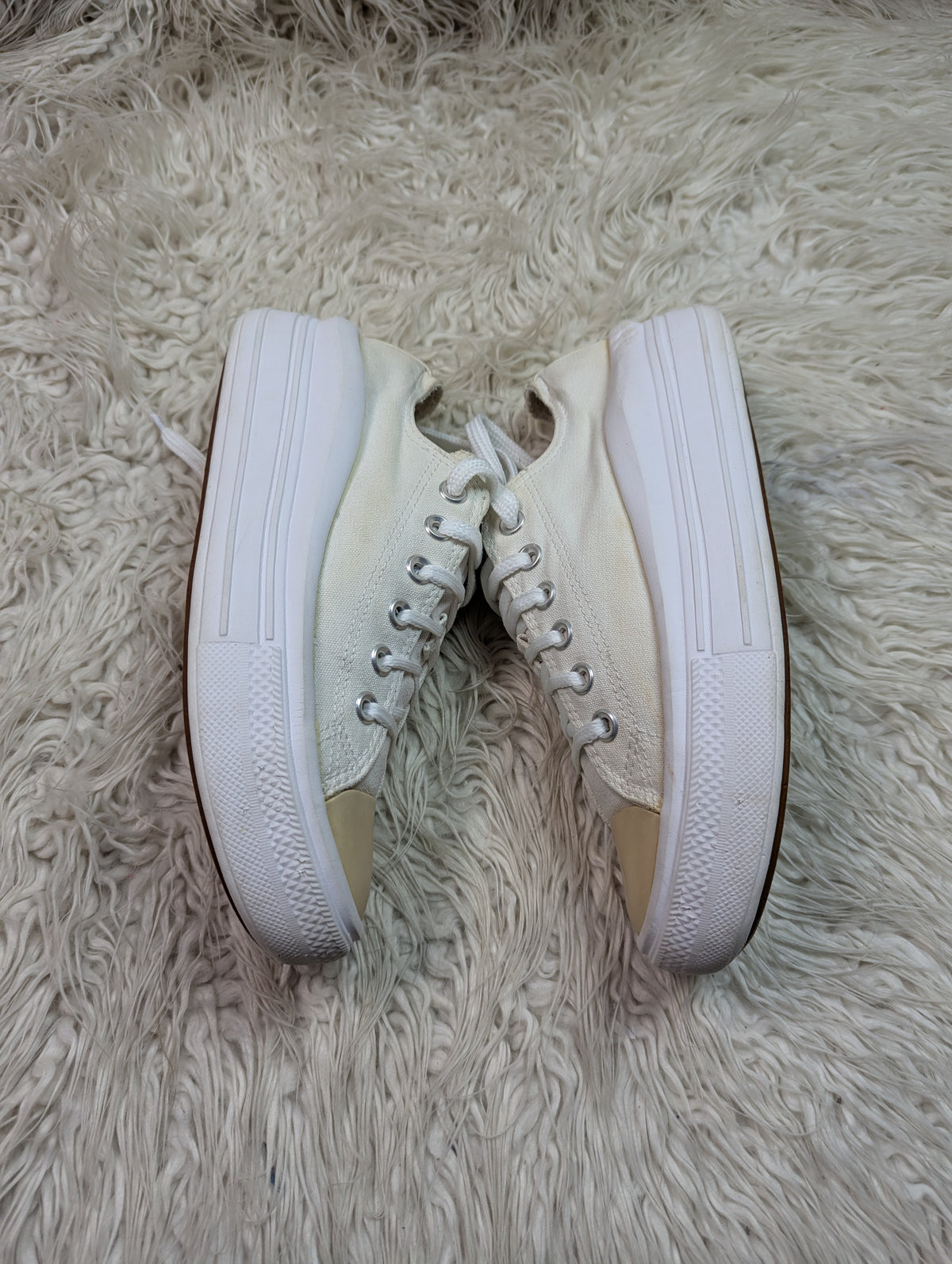 Chuck Taylor | White | Lo top | Converse | platform