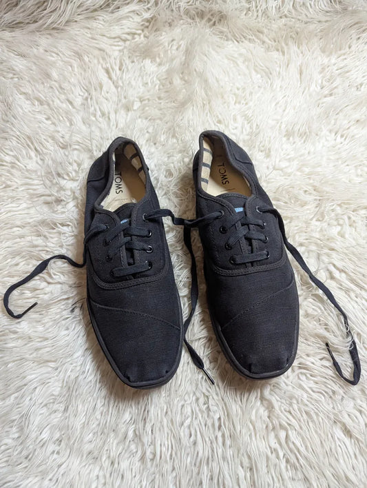 black canvas TOMS Cordones Cupsole lace-up casual sneakers.