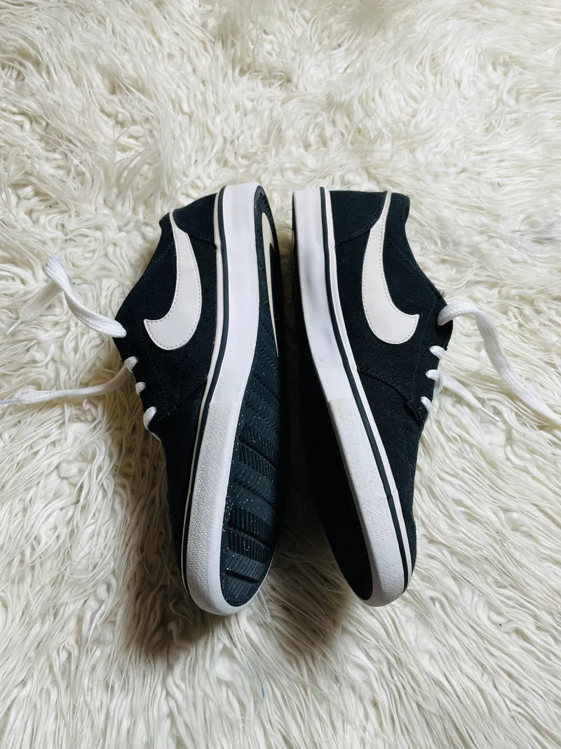 Nike men’s | Black & White