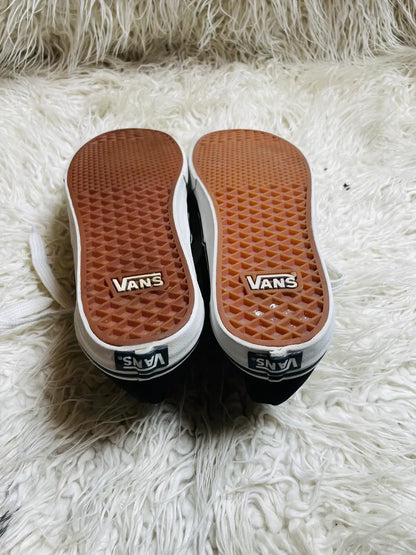 Vans Authentic | Black & White | Lo Top