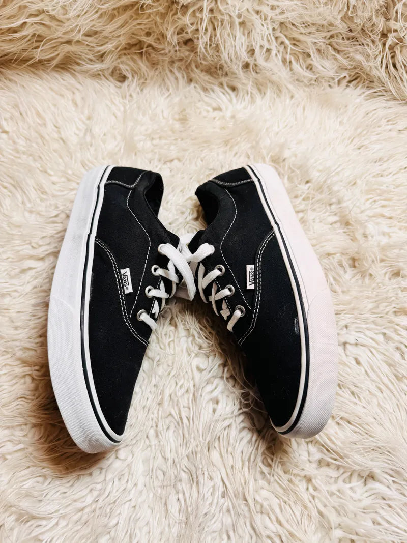 Vans | Black & White | At Wood