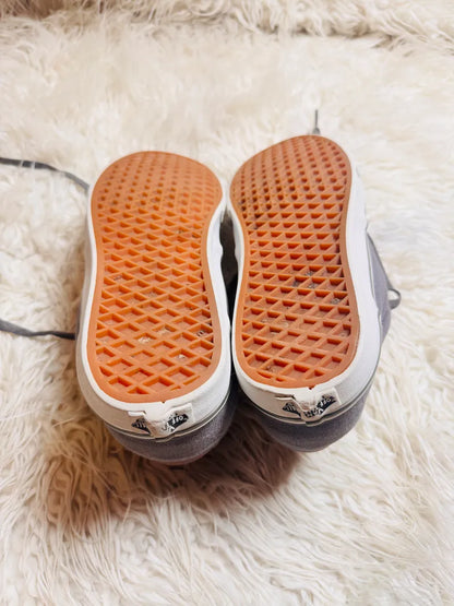 Vans | Grey & White | At Wood