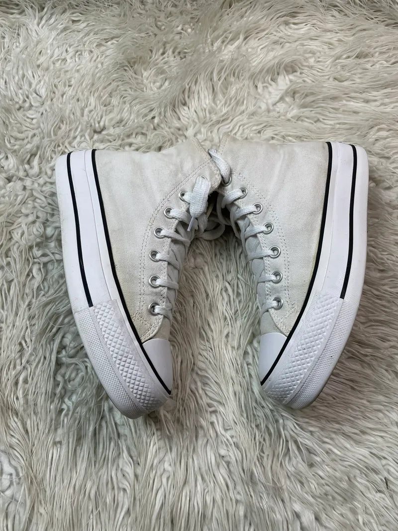 Chuck Taylor | White | High top| Converse | Platforms
