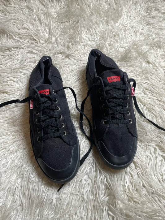 Levi’s | Black | Lo Top | sneakers