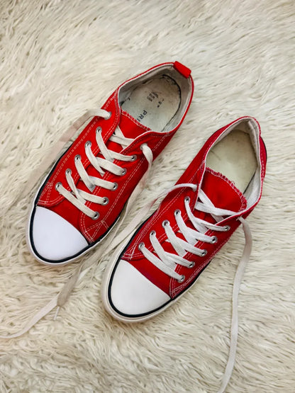 Canvas Red & White
