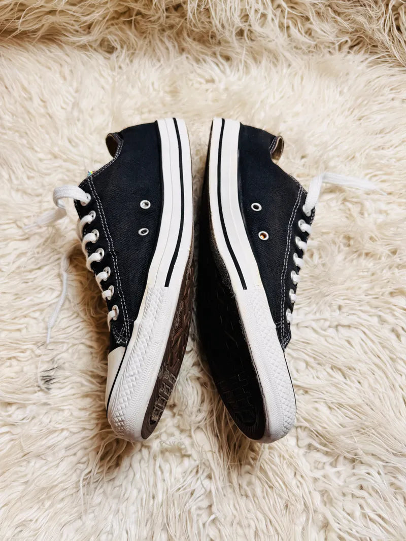 Chuck Taylor | Black & White | Lo top | Converse