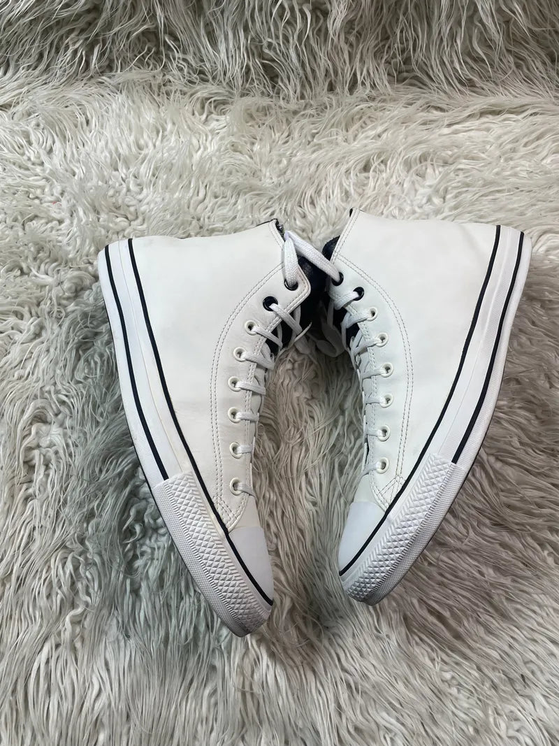 Chuck Taylor | White | Leather | High top| Converse