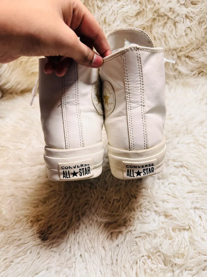 Converse Chuck Taylor All Star Lift Hi heart trainers in white